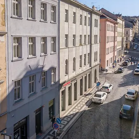 Downtown Chlumova Apartment *